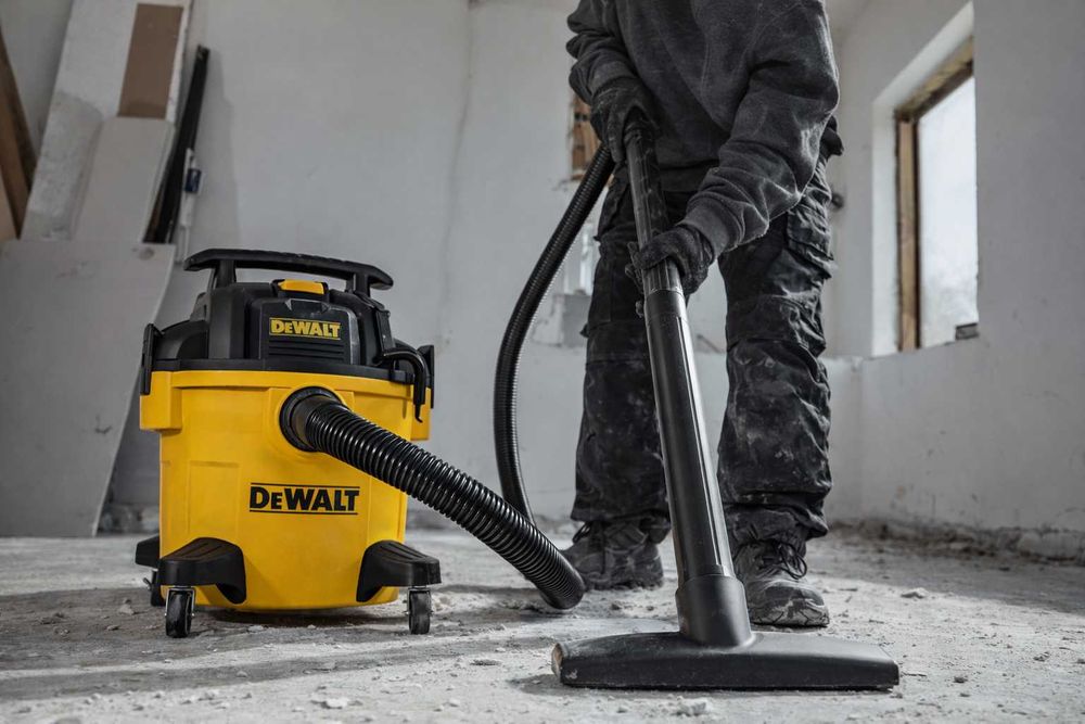 Aspirator Industrial DeWALT 20L 1050W Umed Uscat Functie Suflare