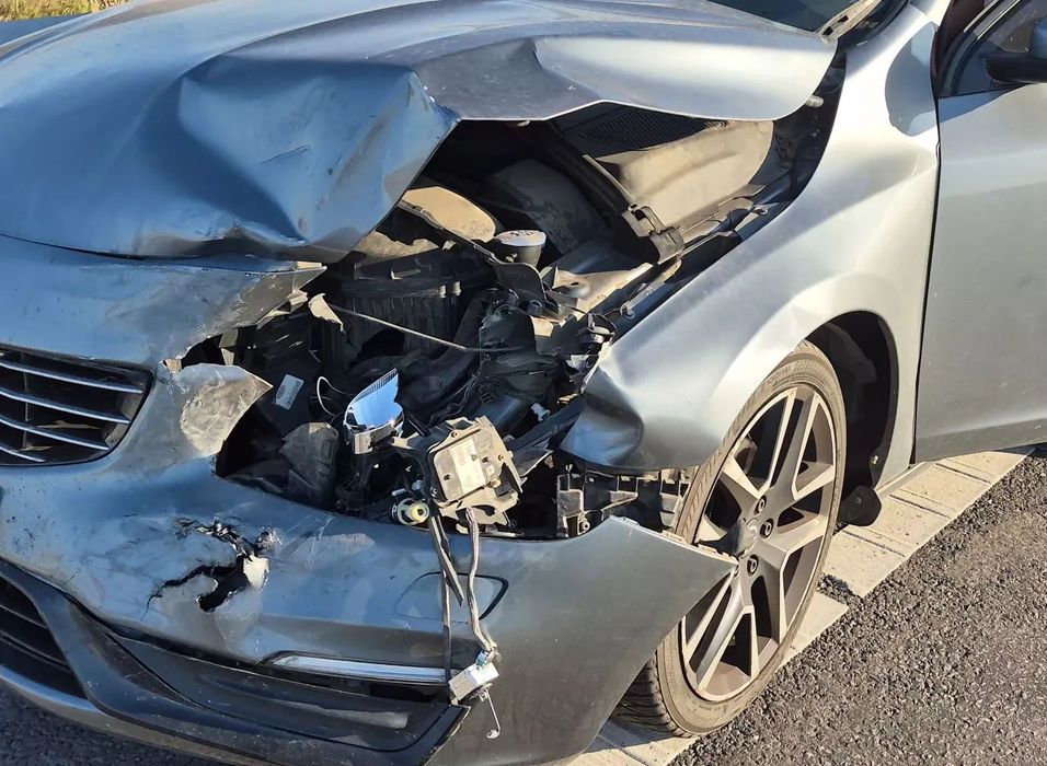 Volvo V60 Vehicul avariat. Doar ce se vede in poza.