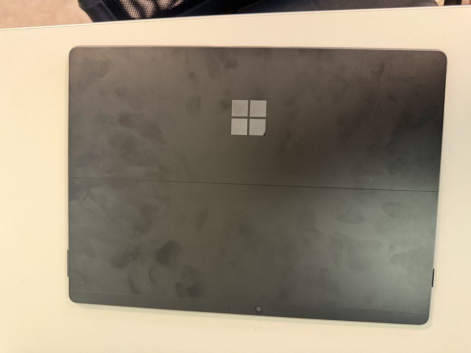Microsoft Surface Pro X – SQ1, 8GB RAM, 128GB SSD, LTE – cutie originala