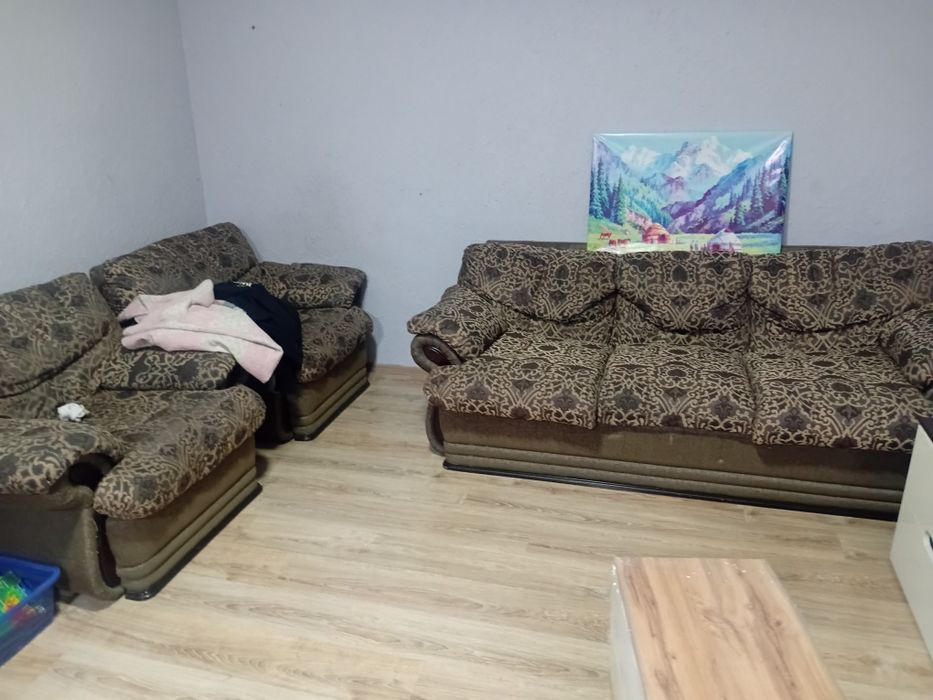 Диван с мягкими креслами