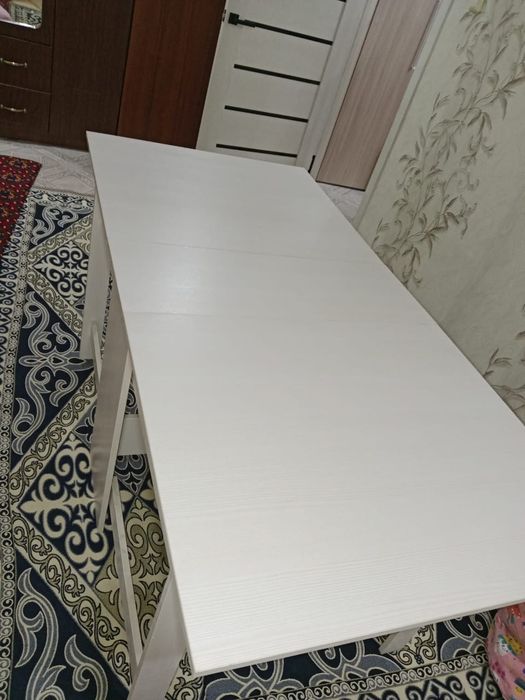 Продам стол за 20000 тг