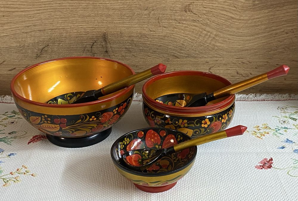 Ръчно русувани руски дървени купички с лъжички