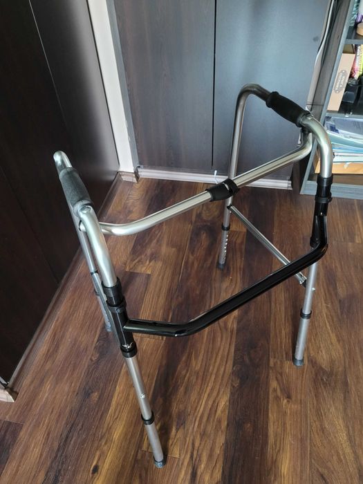 Проходилка за раздвижване на крайници при травма или заболяване