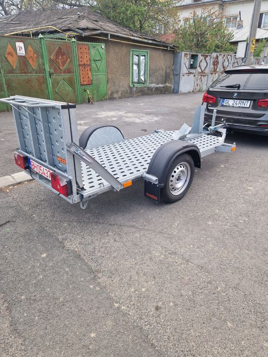 Închiriez remorca moto