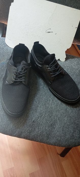 Кроссовки мужские 40 р