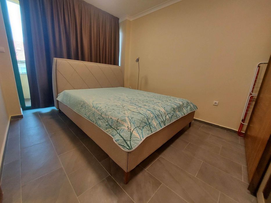 Дава се под наем Двустаен апартамент в Бургас, Център - 55 кв.м за 561 € - Снимка #3