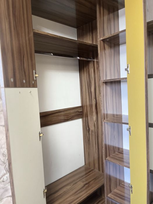 Продам детские шкафы, стол (парта)