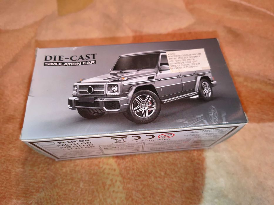 Jeep de jucărie metalic Die Cast pe albastru