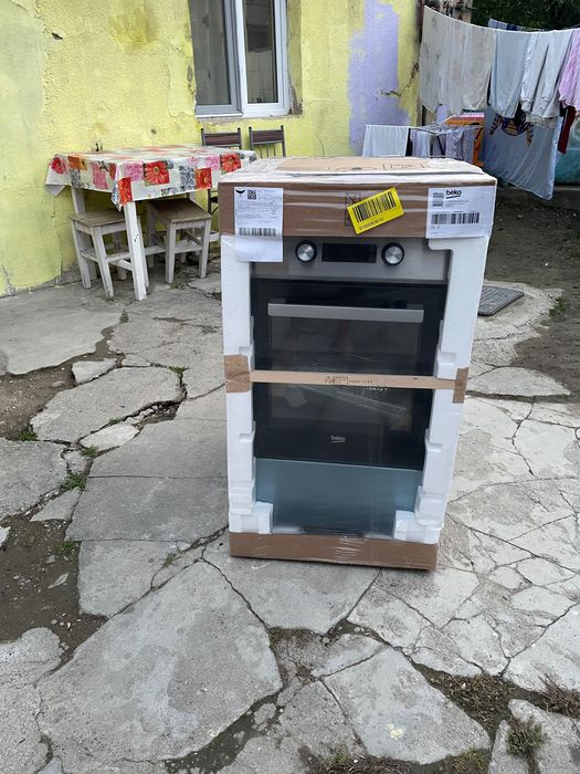 Vând aragaz electric Beko preț 3200 RON