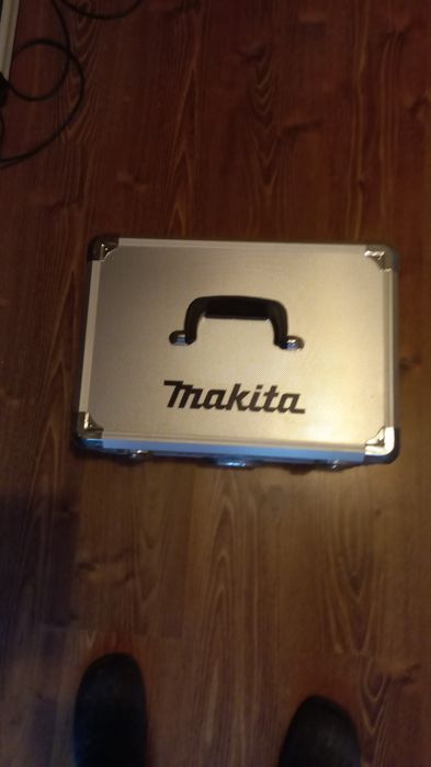 Vând scule profesionale noi