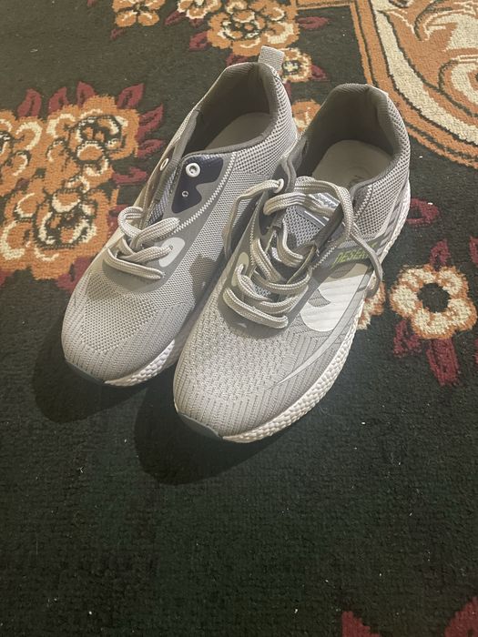 Krassofkalar  sotiladi yangi kiyilmagan razmeri 43