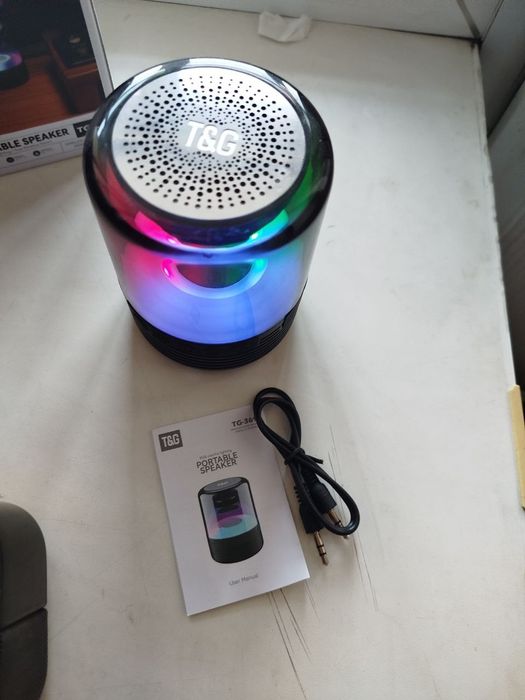 Продам портативную колонку