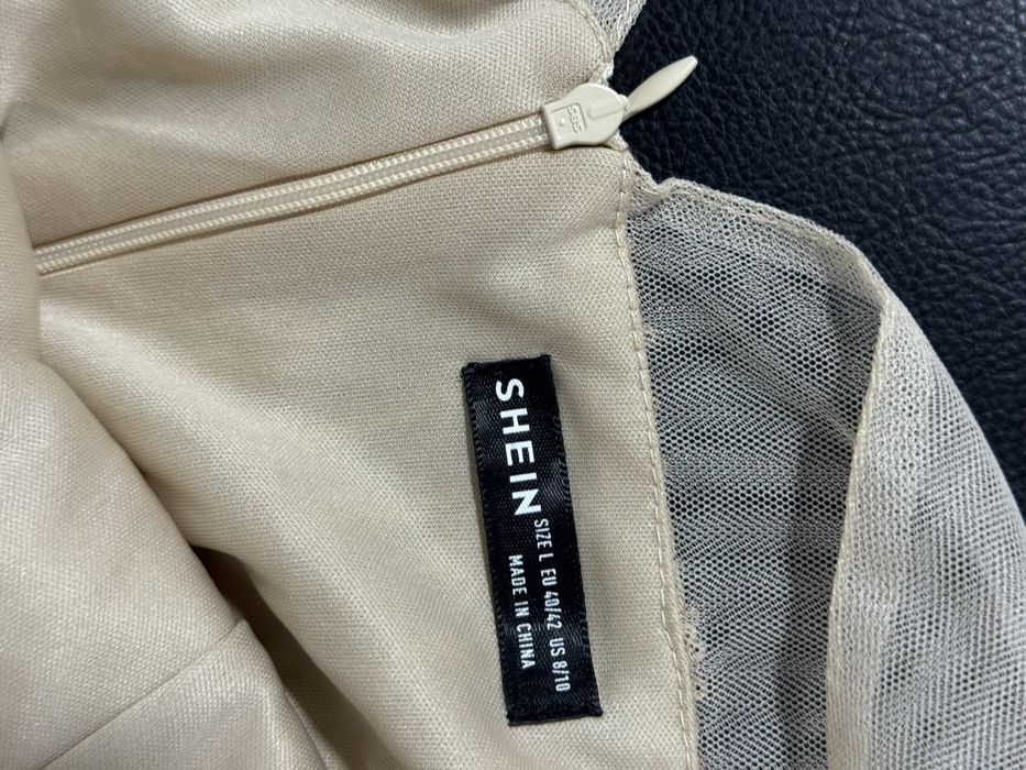 Vand rochita cu paiete si plasa