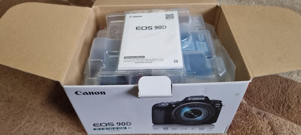 Canon Eos 90D Kit. + Obiectiv EF-S 18-135 IS Usm Stare Excelență