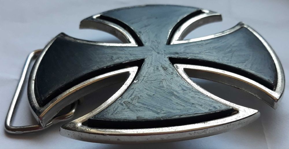 Катарама със Малтийски кръст