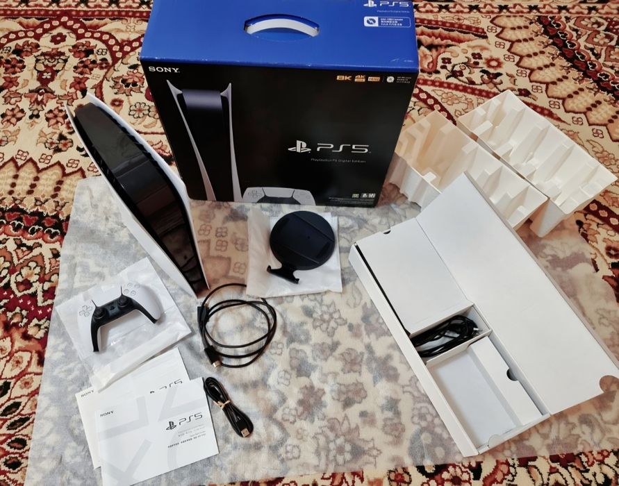 Продам PS5 Digital Edition с топ играми. В отличном состоянии.