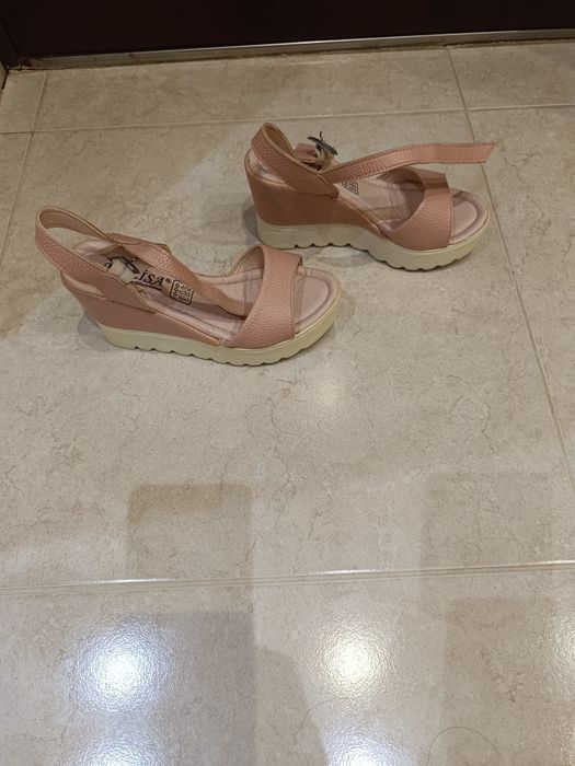 Дамски сандали на платформа