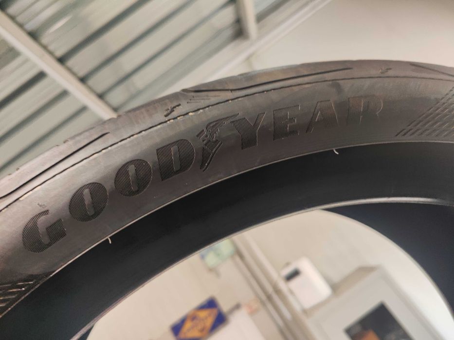 2бр. летни гуми 275/35/20 Goodyear