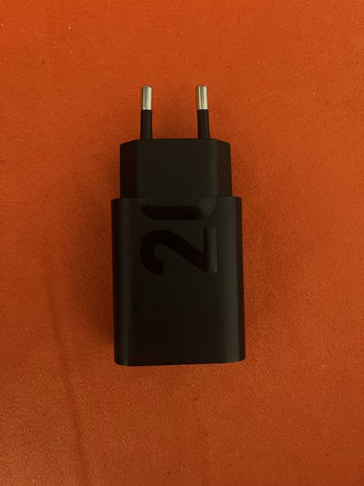 Телефон moto g9.