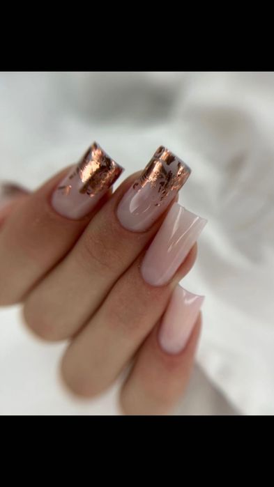 Mani semi și cu gel cu produse de calitate si instrumente sterile