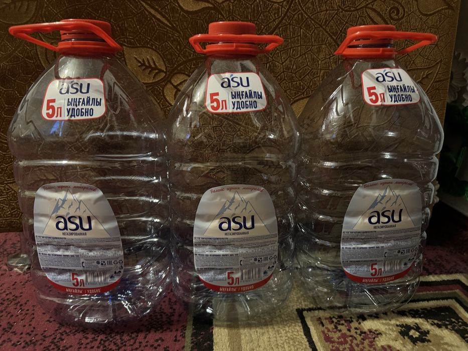 Пятилитровые  бутылки