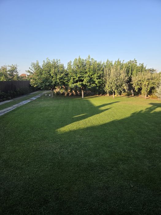 Casa de vanzare complet mobilată cu o curte generoasă in Zimand Cuz