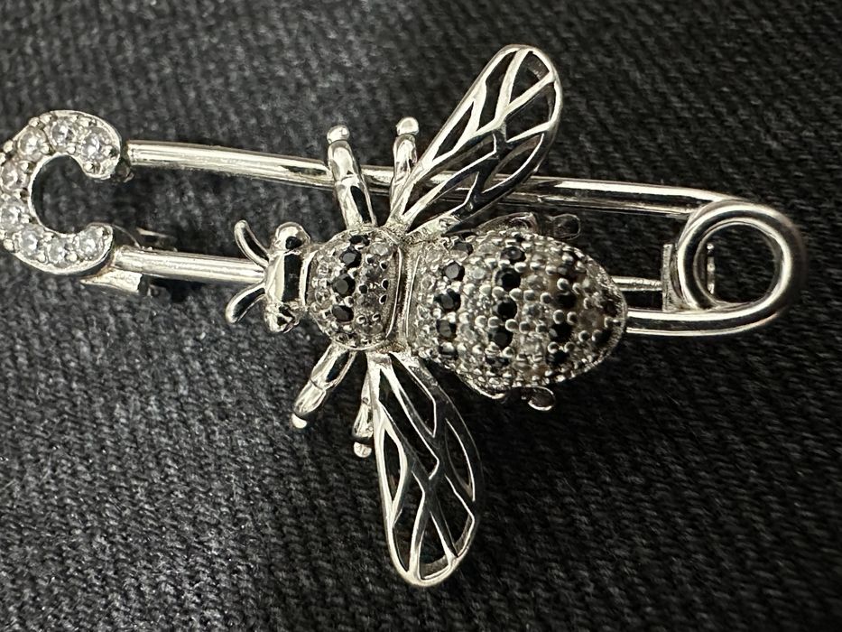 Broșă din argint cu diamante naturale 0,36 ct