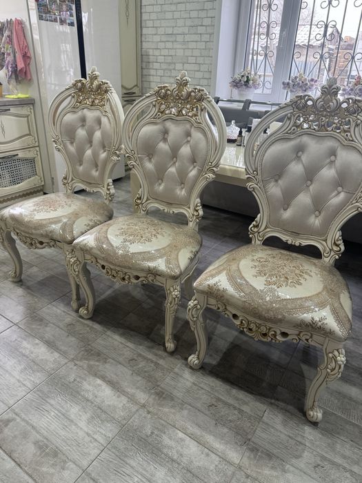 Продам стулья новые