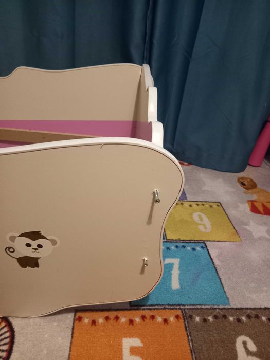 Pat copii tip mașinuță + saltea (dimensiuni 70x140 cm)