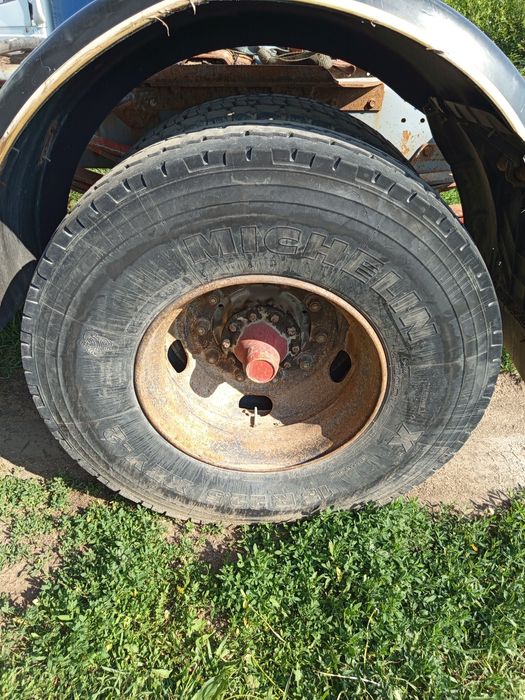 Продам 2 шины с дисками R13 22.5