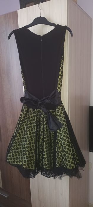 Дамска рокля.Отговаря на S/M размер. Цена-7,50 евро.
