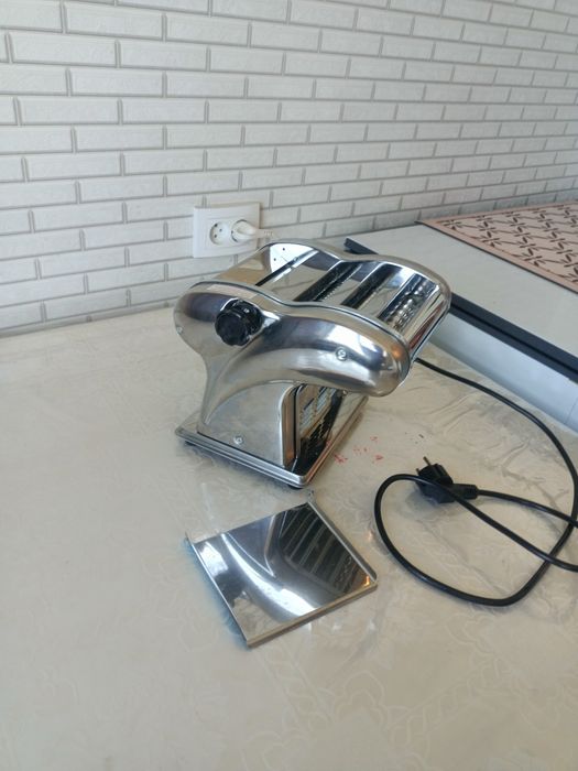 Продам электрическую лапшарезку