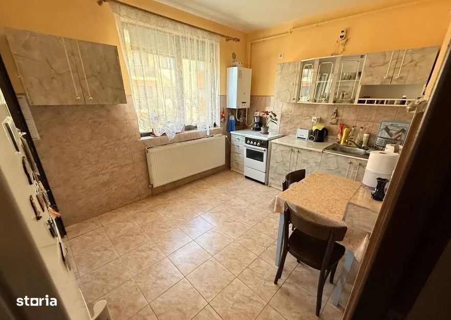 Apartament decomandat, etajul 1, garaj individual, strada Stejarului — fotografia 1