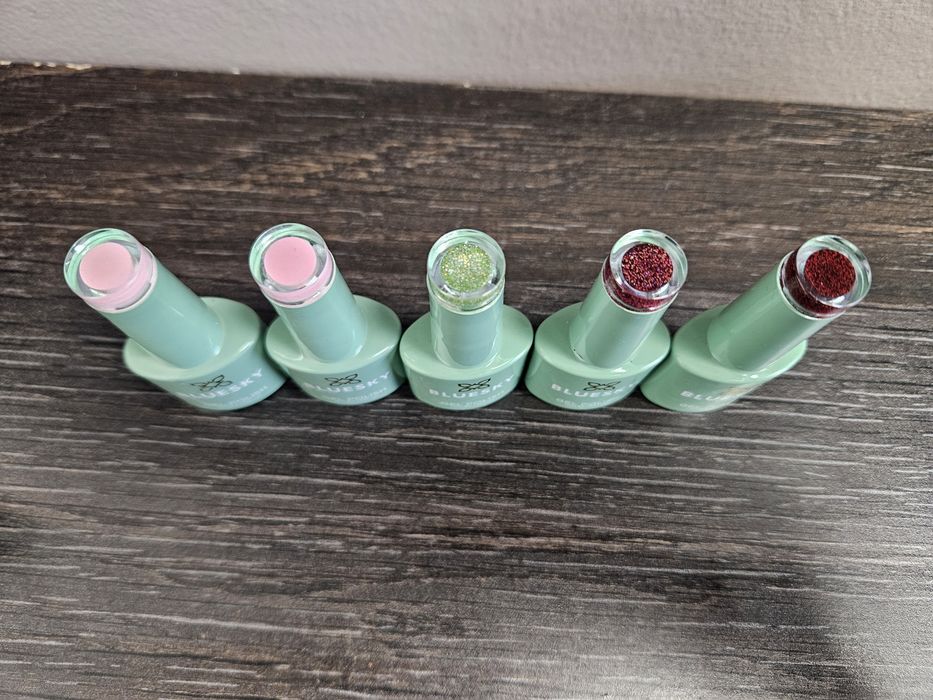 Гел лакове и цветни бази