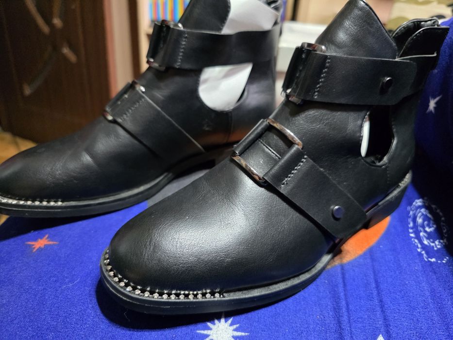 Botine negre marimea 40