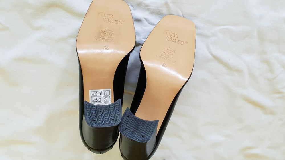 Продавам кожени боти с квадратен връх ,нови Испания