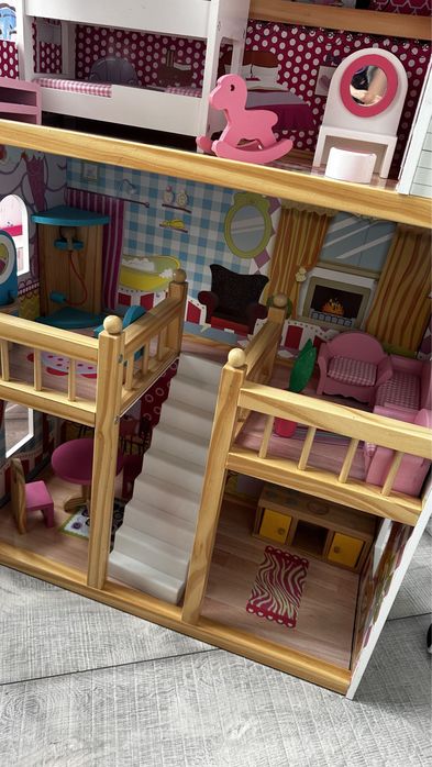 Кукольный дом деревянный