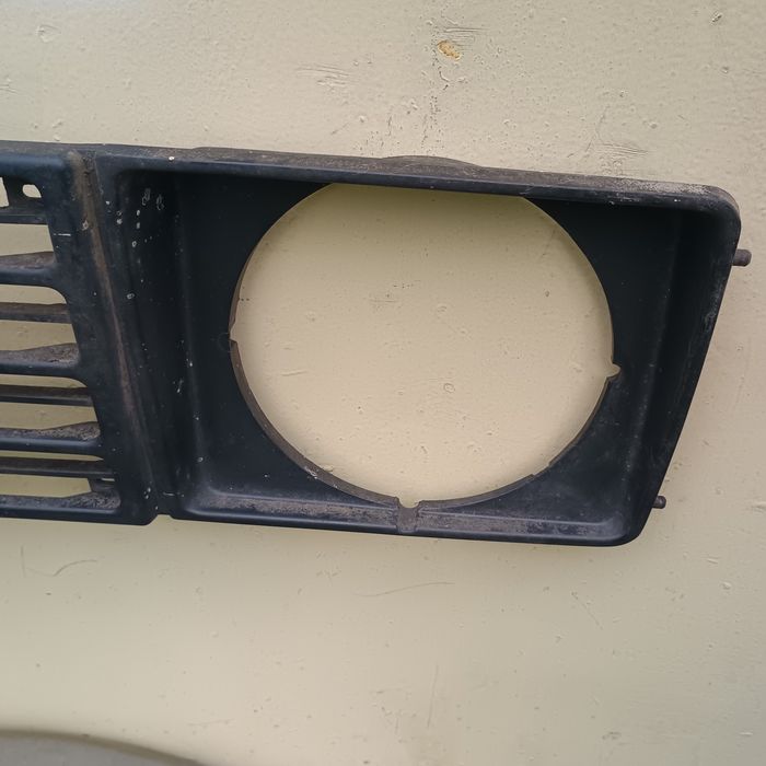 Grilă și apărătoare roată rezervă Suzuki samurai