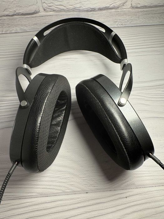 HiFiMAN Ananda – Персонализирана модификация, изцяло ръчна изработка (Custom Modification)