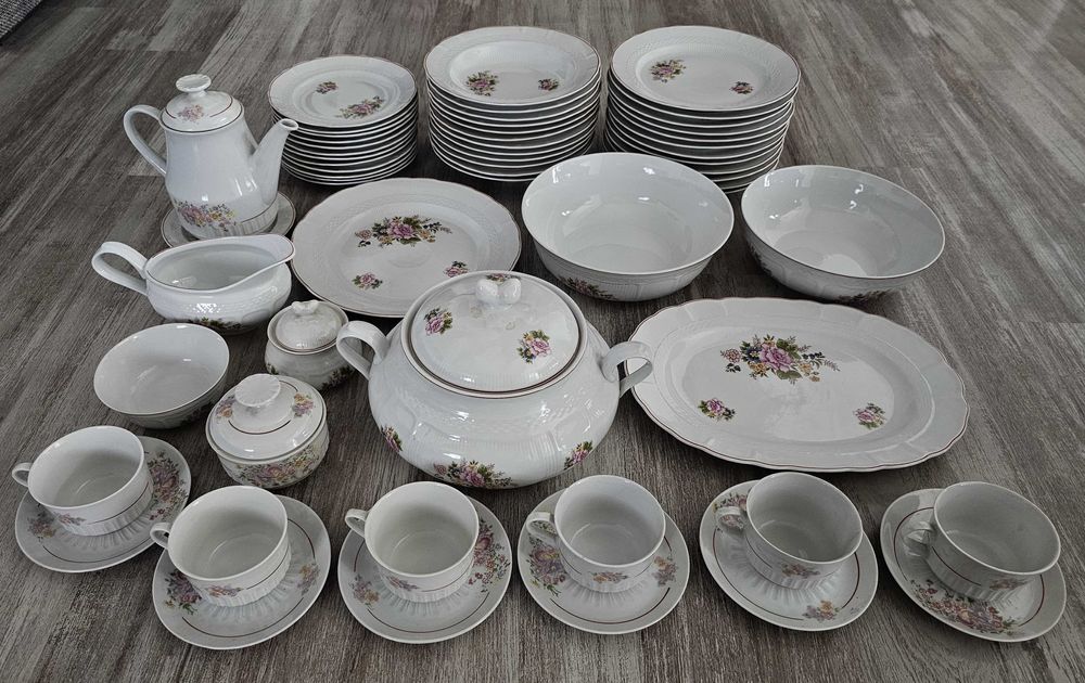 Set complet de veselă din porțelan - model clasic cu flori