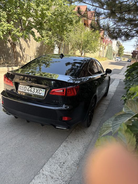 Lexus is 250 4wd