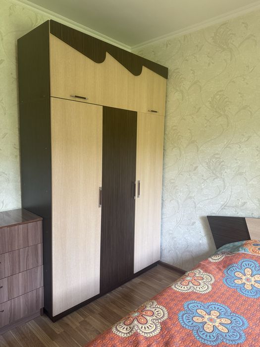 Продам спальный набор мебели