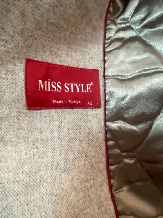 Palto turetskiy yangi 1 marta kiyilgan idealniy xolatdaaa