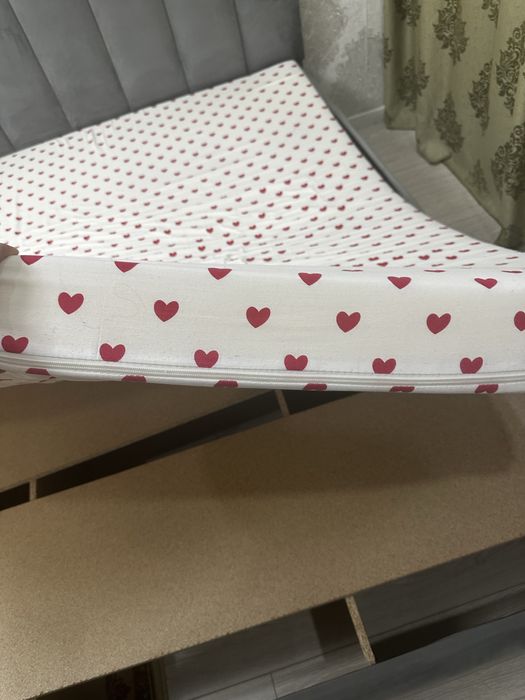 Продам кровать с матрасом