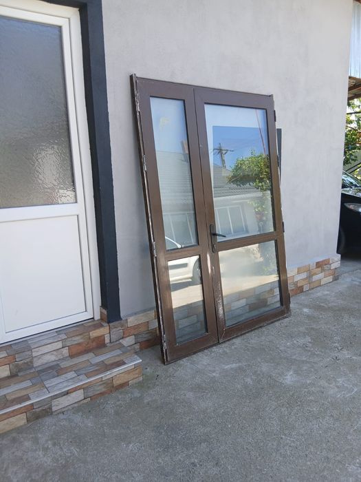 Usă aluminiu maro143X203