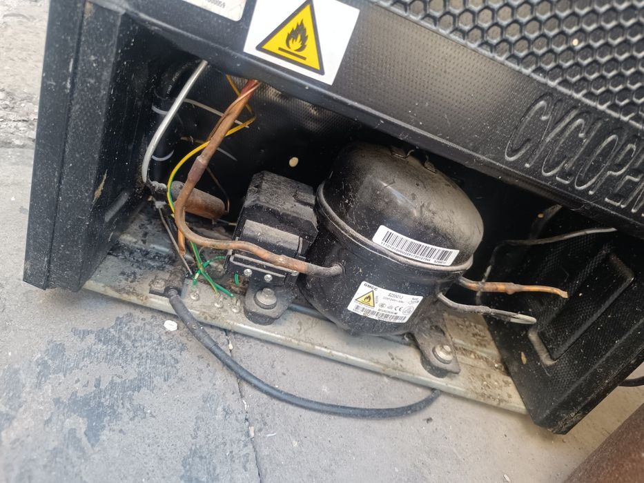 Продаю маленький холодильник