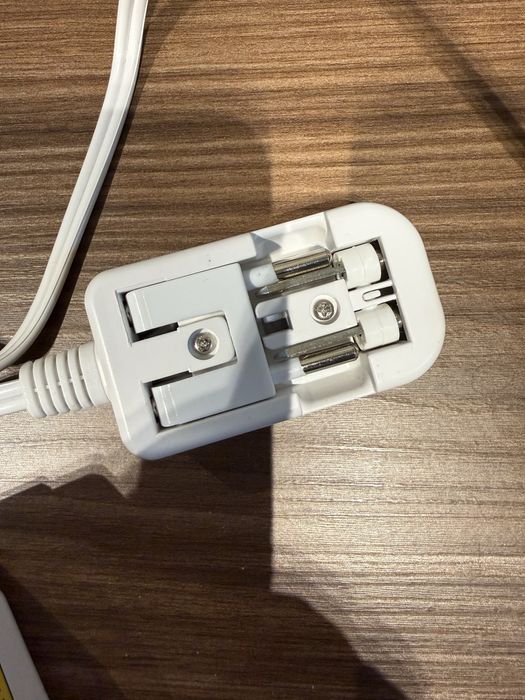 Преобразувател на напрежение от 220V на 100V 1500W