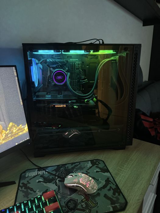 Професионален геймърски компютър