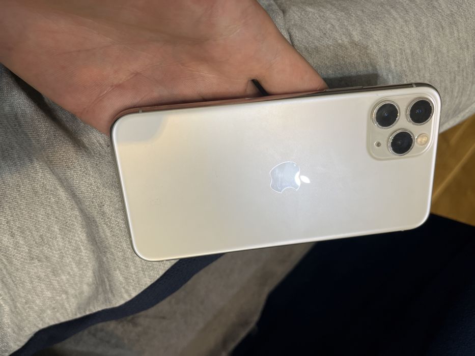iPhone 11 pro заключен / счупен екран - за части