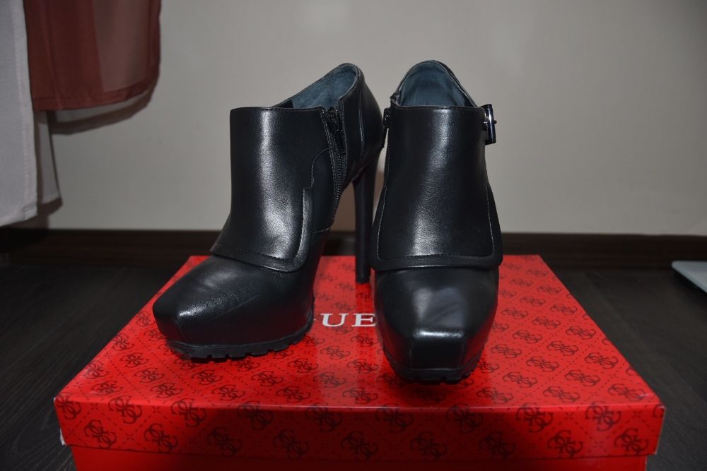 Боти Guess нови